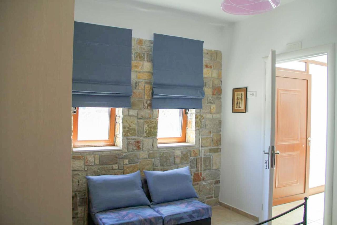 αριων Village & *