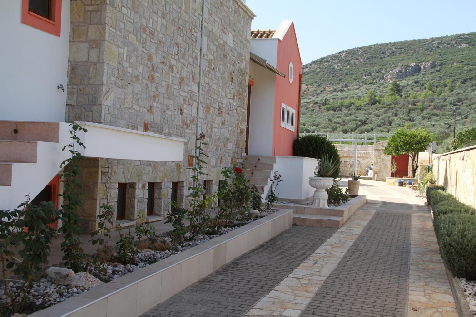 αριων Village & Nafplio